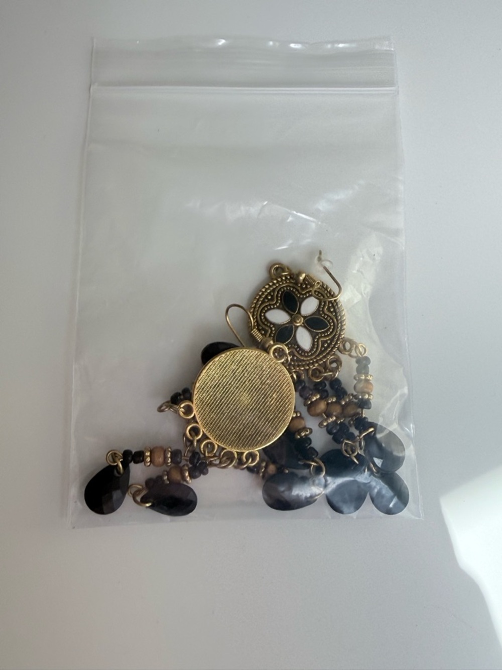 🐣5/$25-Gold and Black Dangle Earrings - Picture 9 of 9